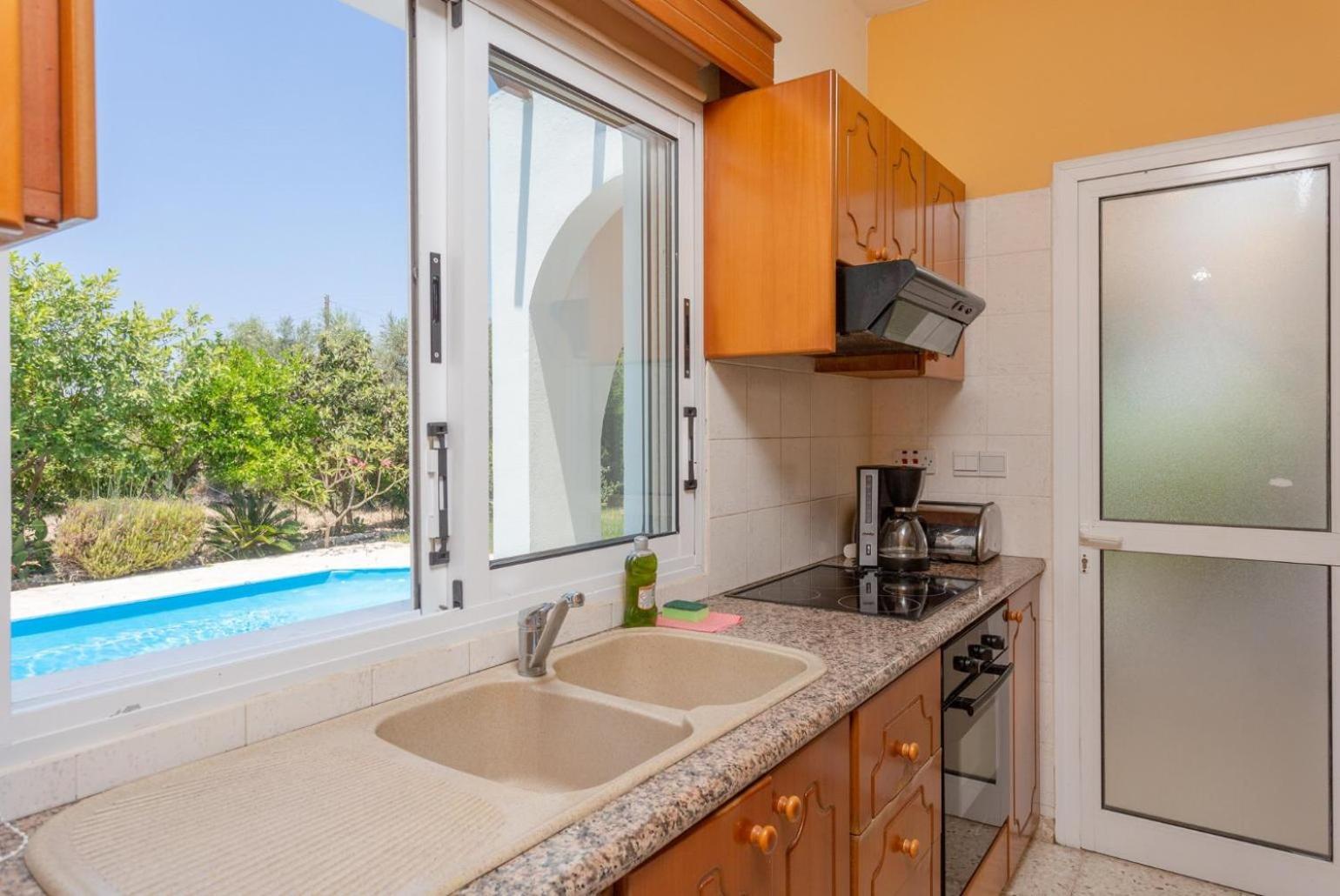 Sun Beach Villa Thio Polis Exterior photo